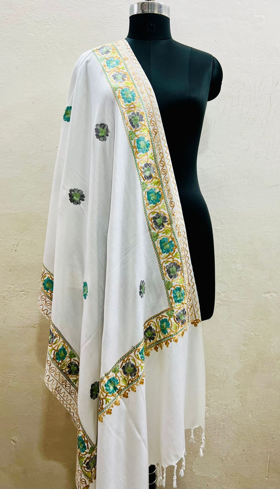 Aura Signature: Kashmiri Embroidered Border & Booti Stole