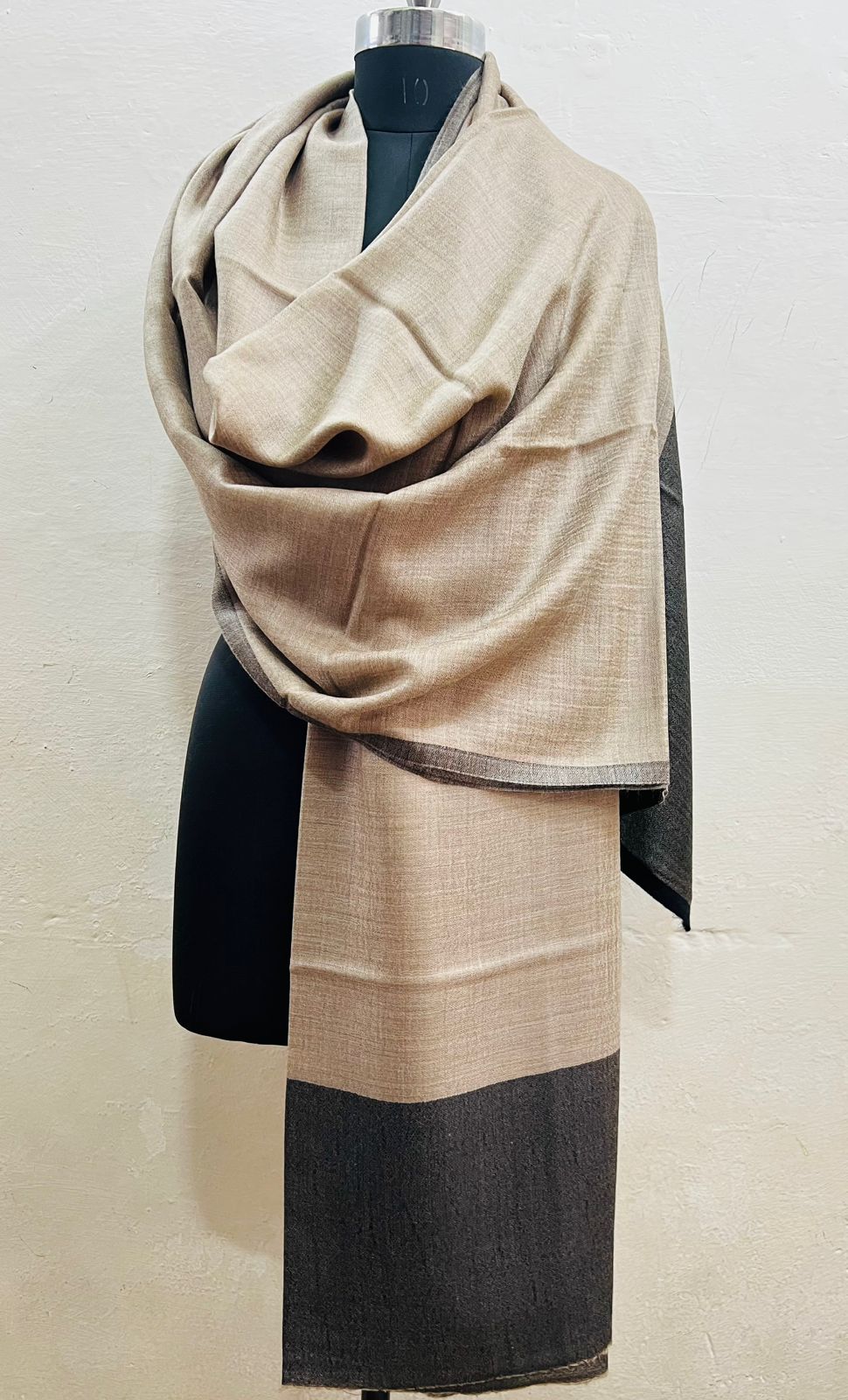 Product Name: Heritage Pure Pashmina Gents Shawl – Plain Luxury FW CollectionDimensions: 50 \times 100 inches (Full Size)