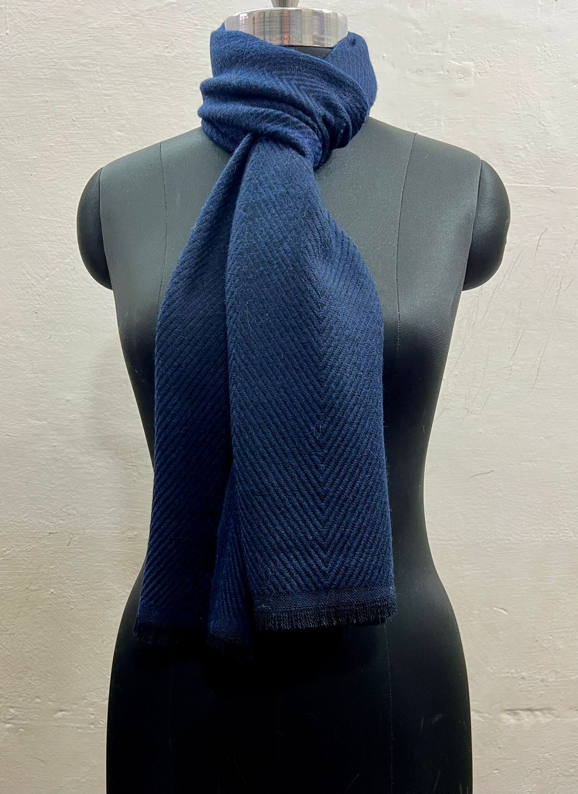 Aura Embrace: Signature Solid Pure Pashmina Muffler-Midnight Indigo